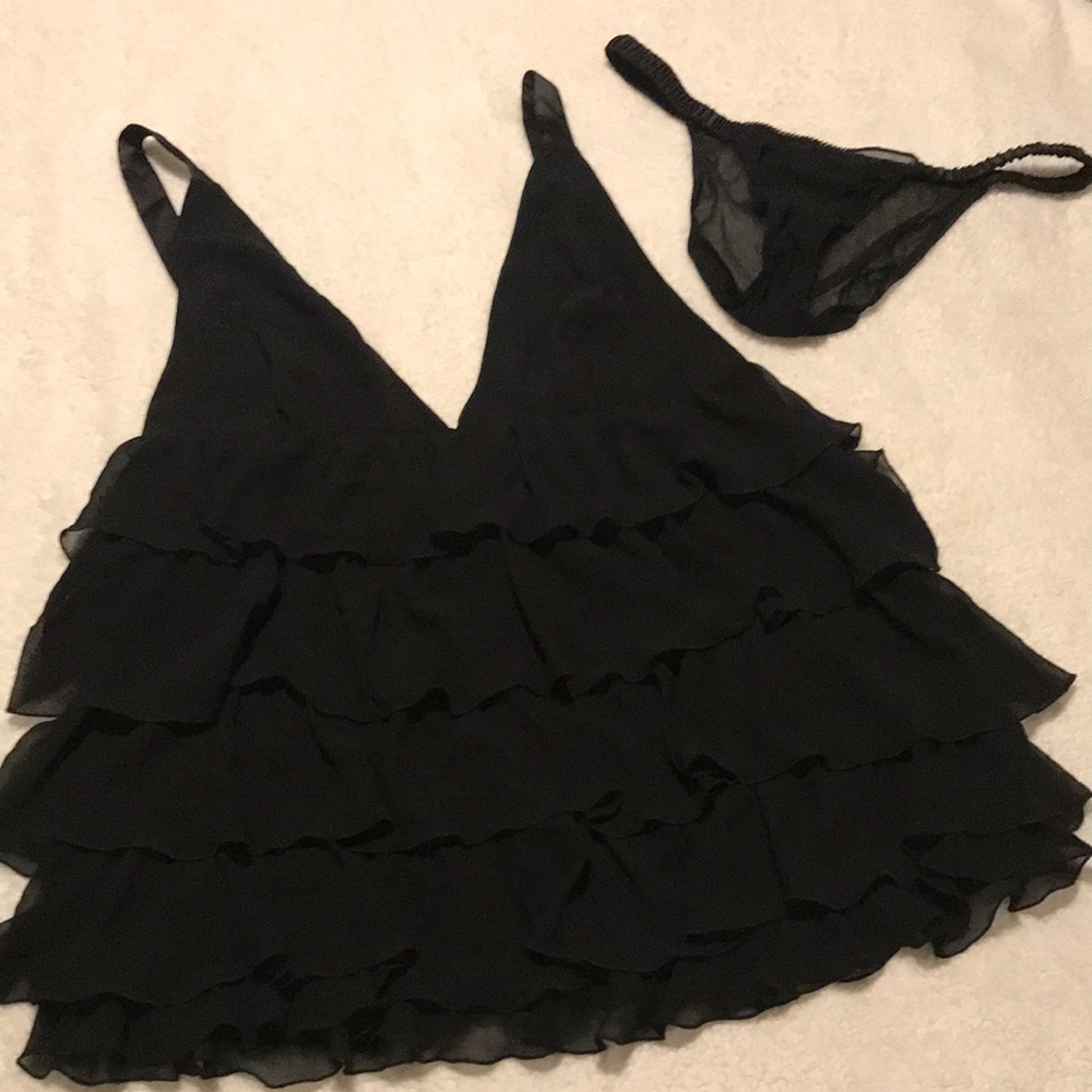 NWOT Victoria’s Secret black tiered ruffled lingerie set with panties Size L